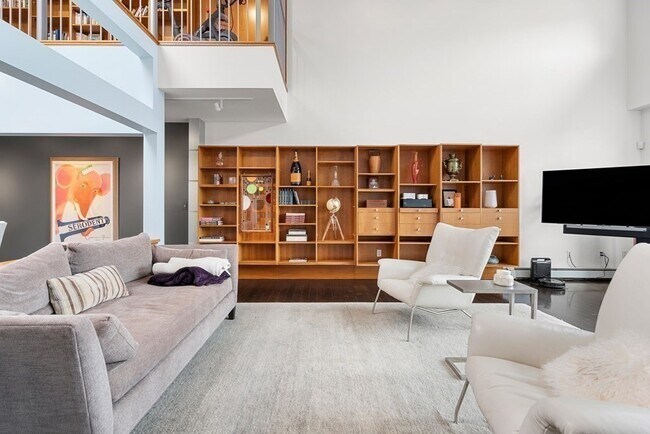 Building Photo - 1200 Washington St