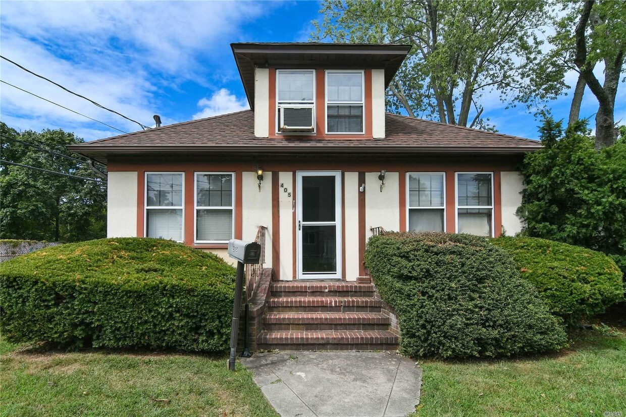 Primary Photo - 405 Earle St