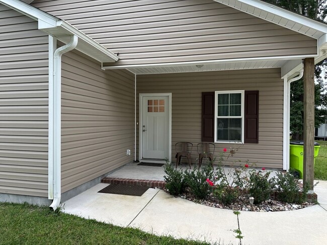 Building Photo - Cozy 2-bedroom home in New Bern