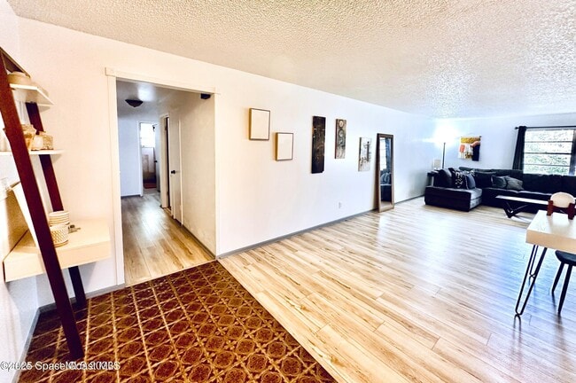 Building Photo - 1610 Carriage Dr