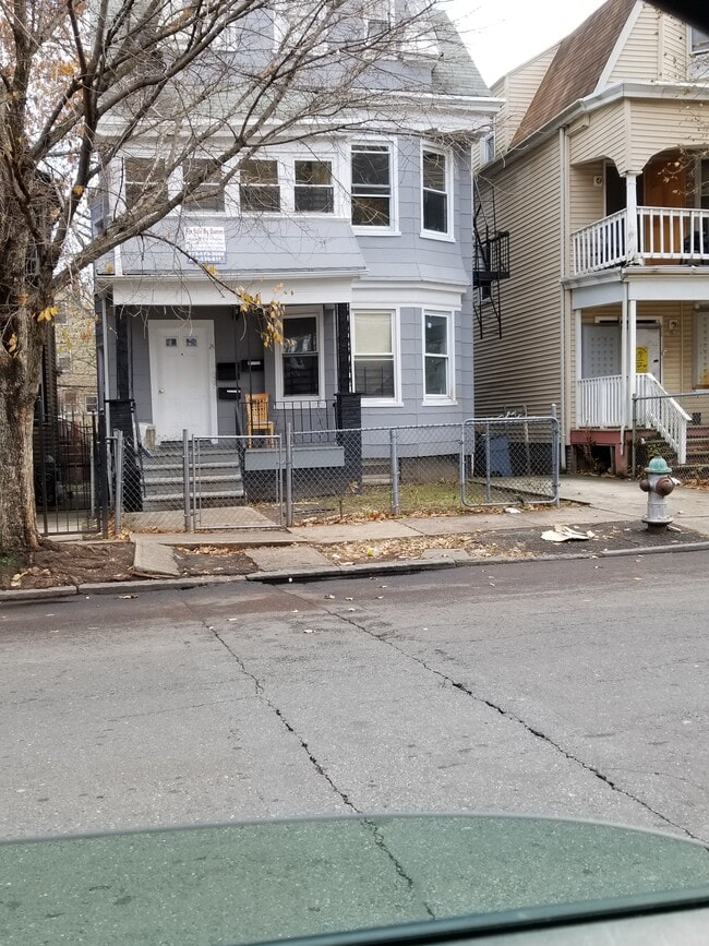 Entry - 24 N 18th St