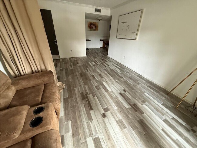 Foto del edificio - 305 Wymore Rd