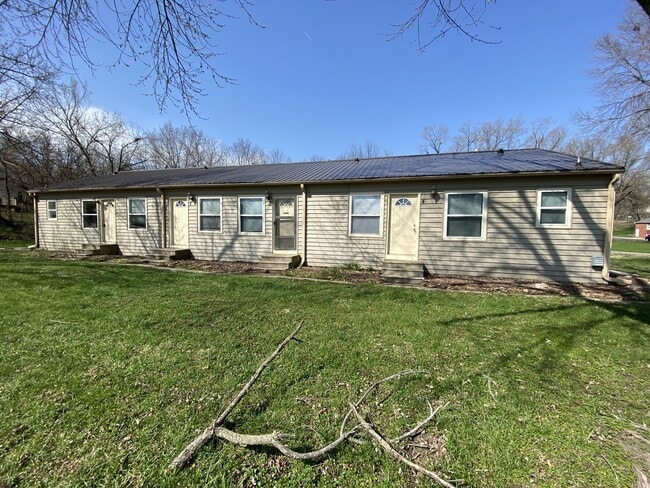 Building Photo - 904 Luster Ln