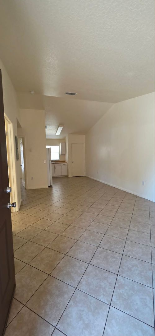 Building Photo - Spacious 2-bedroom, 1-bath apartment available now!