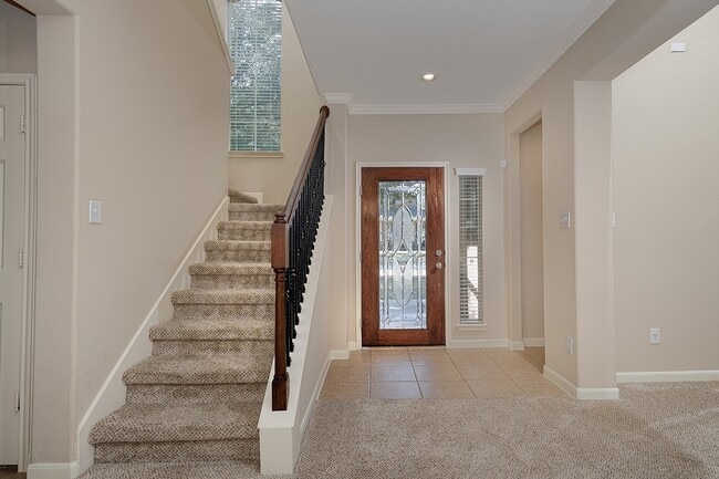 Building Photo - 50 E Pipers Green St