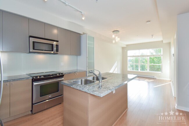 Photo du bâtiment - Resort-Style 1-Bedroom Condo at Waterstone...