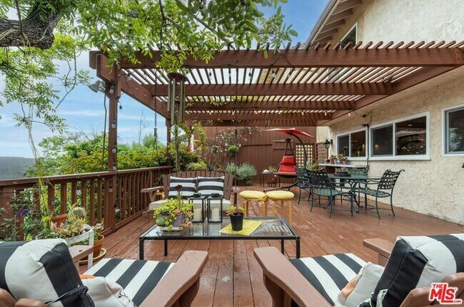 Foto del edificio - 10136 Hollow Glen Cir