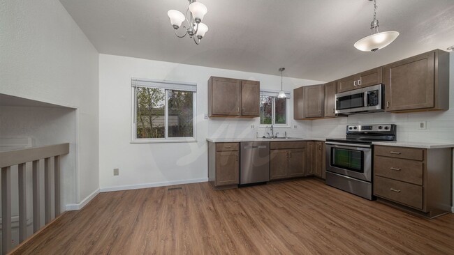 Building Photo - Four level home in Vista Grande