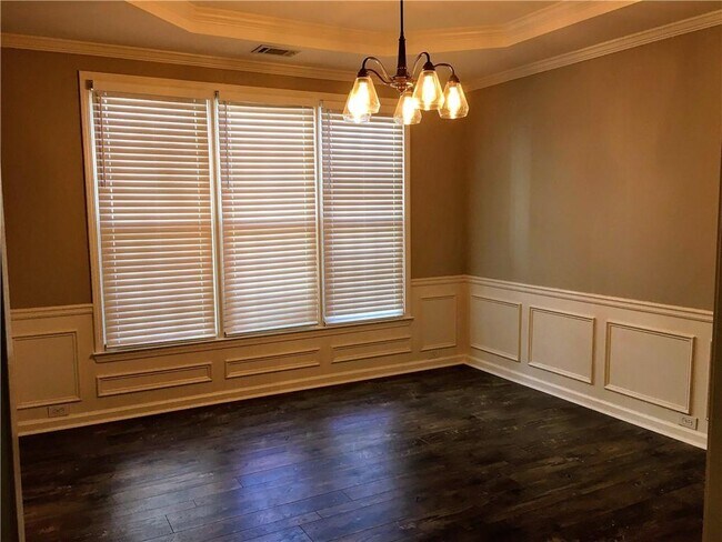 Foto del edificio - 3360 Ridgeland Pl
