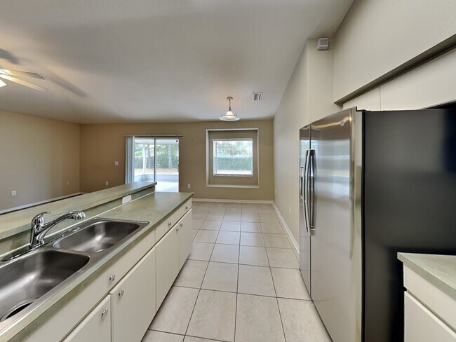 Building Photo - 13723 Ogakor Dr