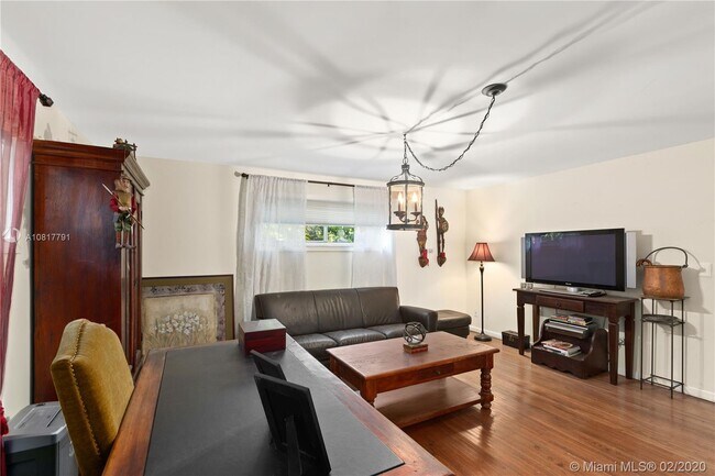 Building Photo - 6315 Maynada St