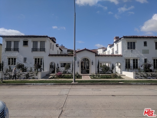 Primary Photo - 1053 S Orange Grove Ave
