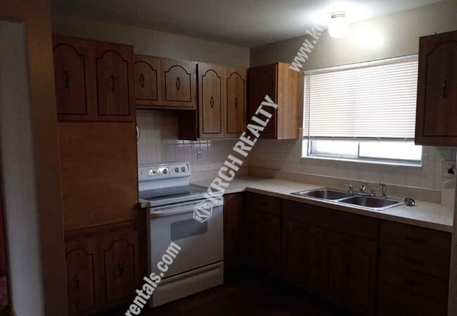 Building Photo - 3-Bedroom Home with Basement in Hazelwood ...