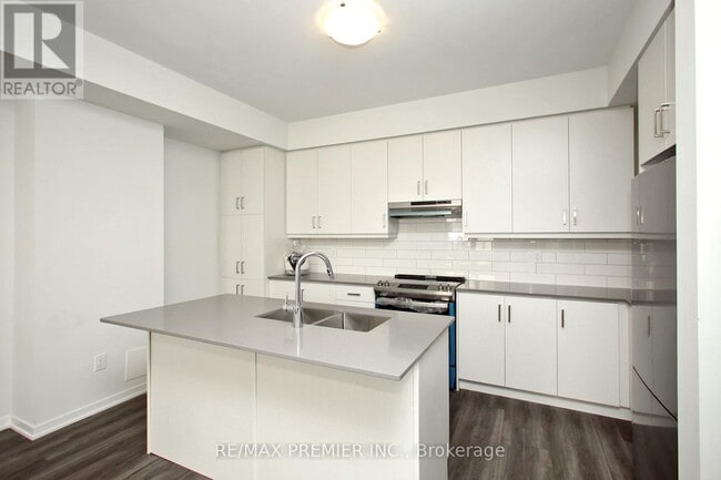 Building Photo - 11-111 Almond Blossom Mews
