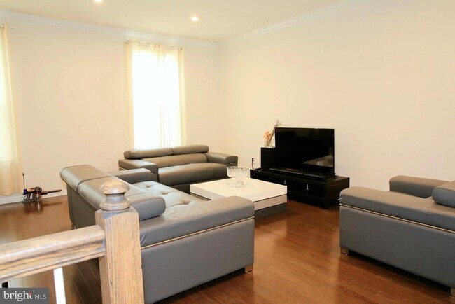 Foto del edificio - 502 Holywell Dr