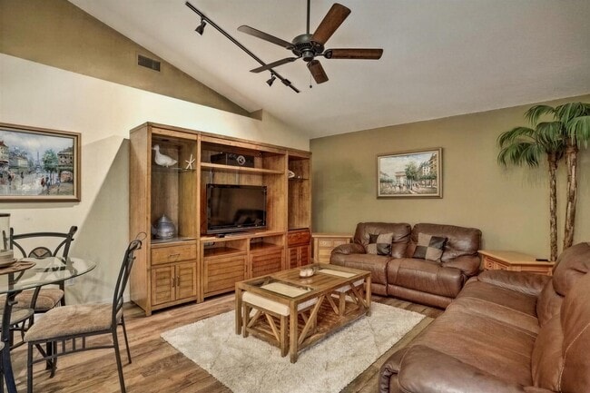 Building Photo - 522 SW Timber Trail
