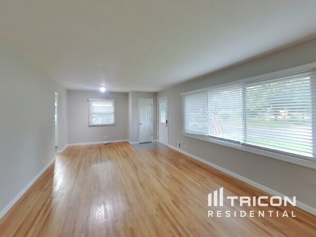 Foto del edificio - 741 68th Ave NE