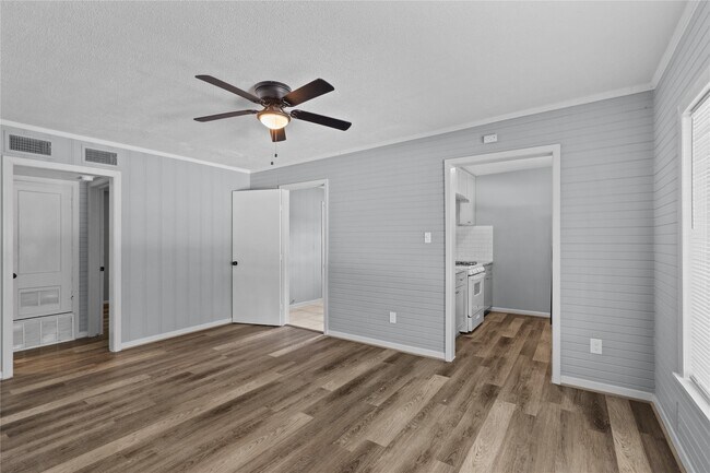 Foto del edificio - 2324 Cedar Dr