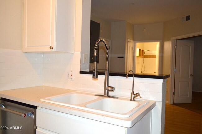 Building Photo - 1701 E Colter St