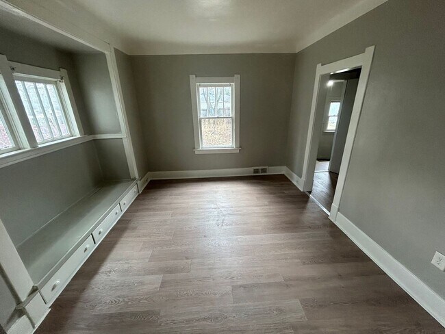 Foto del edificio - Charming 2-Bedroom Home Near Five Points