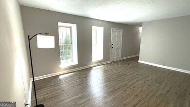 Building Photo - 3091 Colonial Way