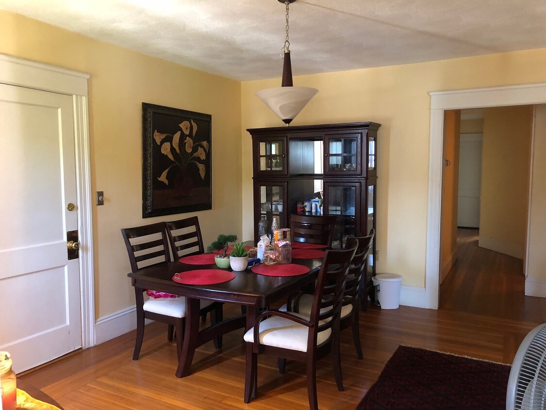 8 Blackstone Blvd, Providence, RI 02906 Condo for Rent in Providence