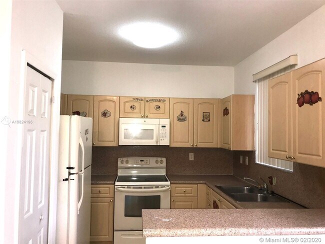 Building Photo - 1410 SE 26th Ct