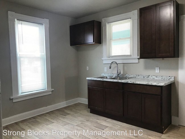 Building Photo - 4 br, 2 bath House - 2922 W WALNUT ST