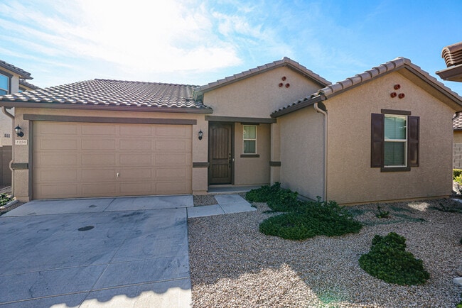 Building Photo - 3 bed/2 bath CORNER lot