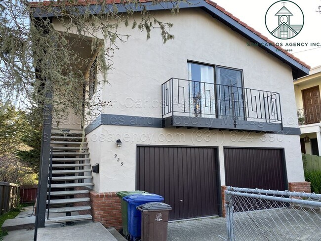 Foto del edificio - Three Bed Three Bath Home Walkable to Downtown Monterey