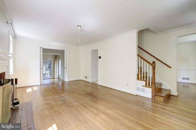 Building Photo - 8800 Maywood Ave