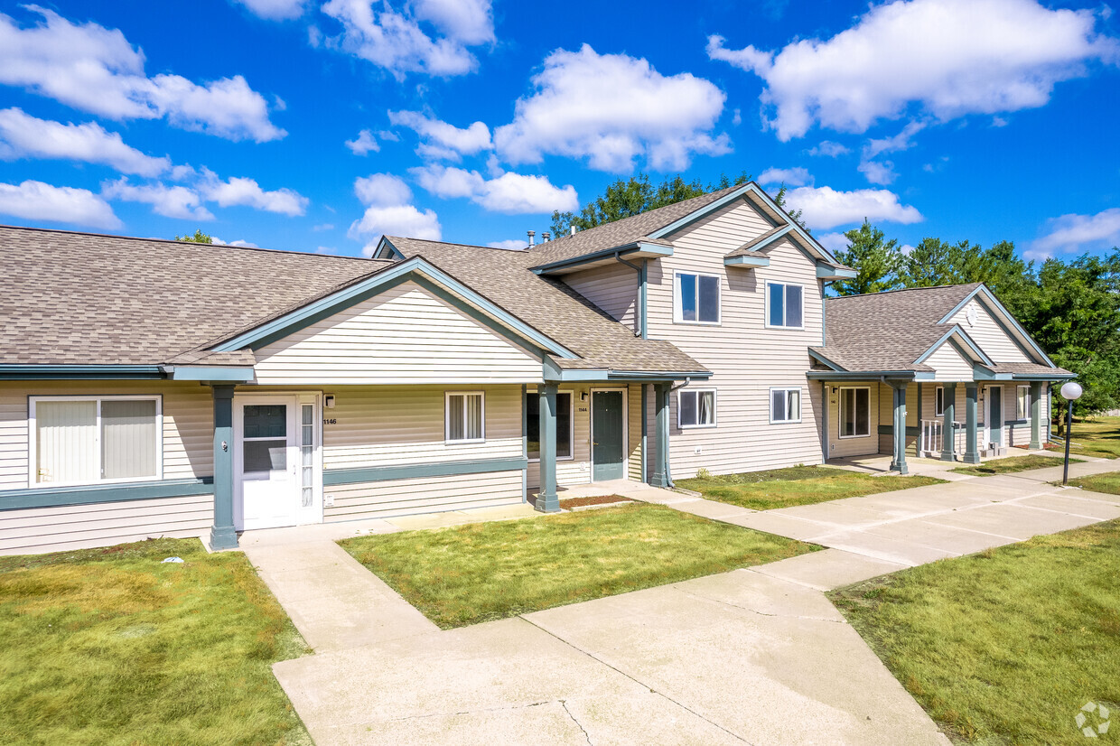 Primary Photo - Pinewood Village Townhomes