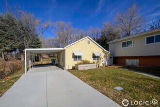 Building Photo - 1238 Oak St