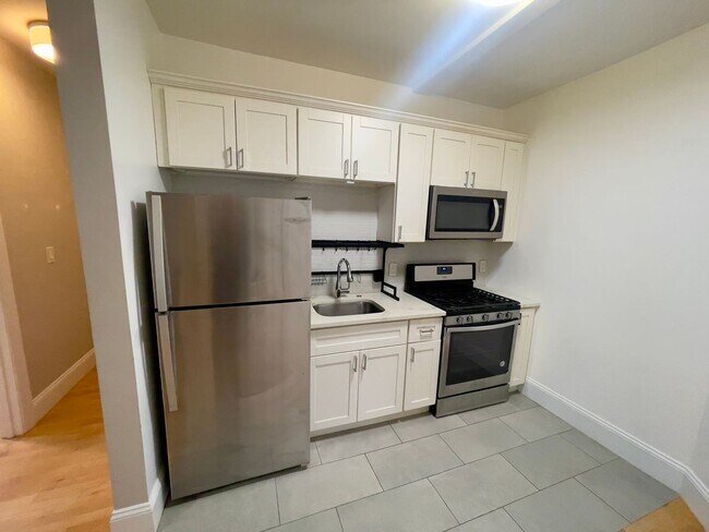 Building Photo - Gardner St Allston - 2bed / 1bath - No Fee - Modern Apartment