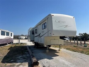 Building Photo - 433 HCR 2105 Loop N