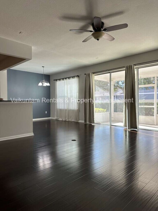 Foto del edificio - 4240 Metron Dr