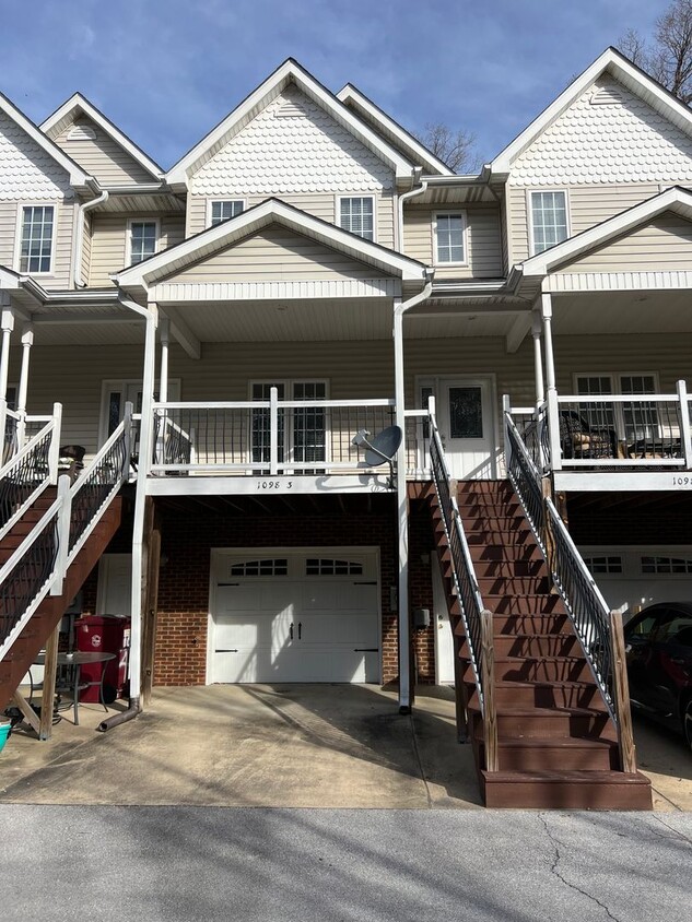 Primary Photo - Tri Level Condo with Garage