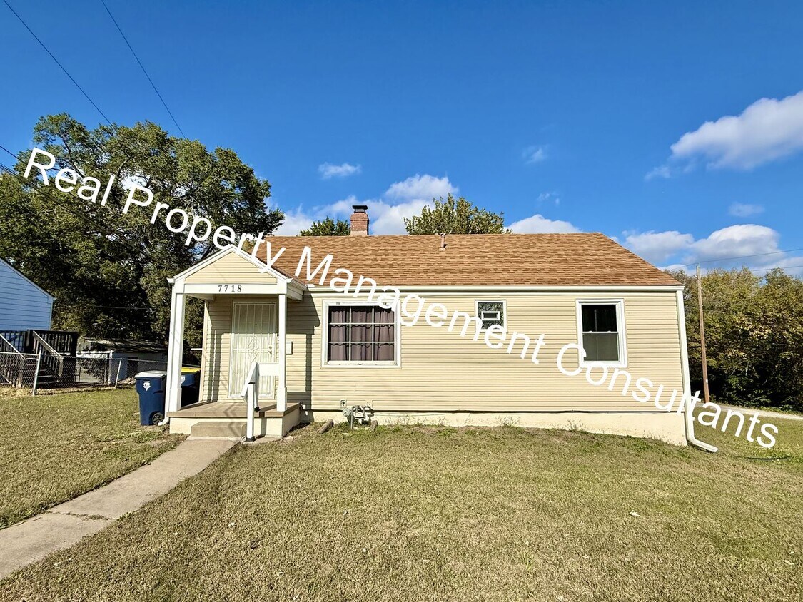 Foto principal - Charming 3-Bedroom Home with Covered Deck ...