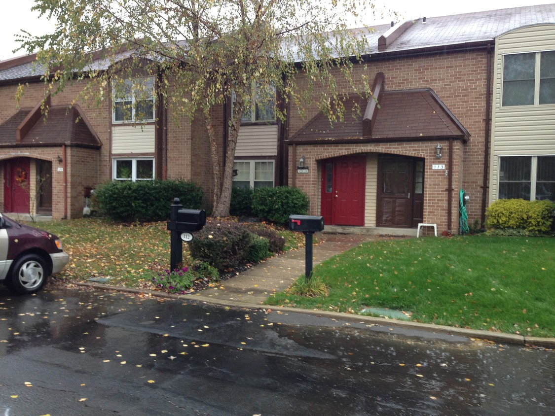 Primary Photo - 112 Hollybrooke Dr