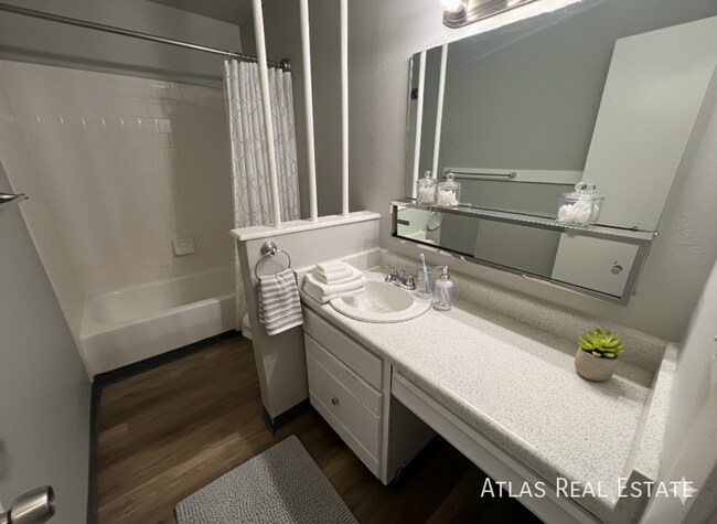 Foto del edificio - 1017 Delaware Dr