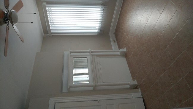 Building Photo - 724 Cedar Ave