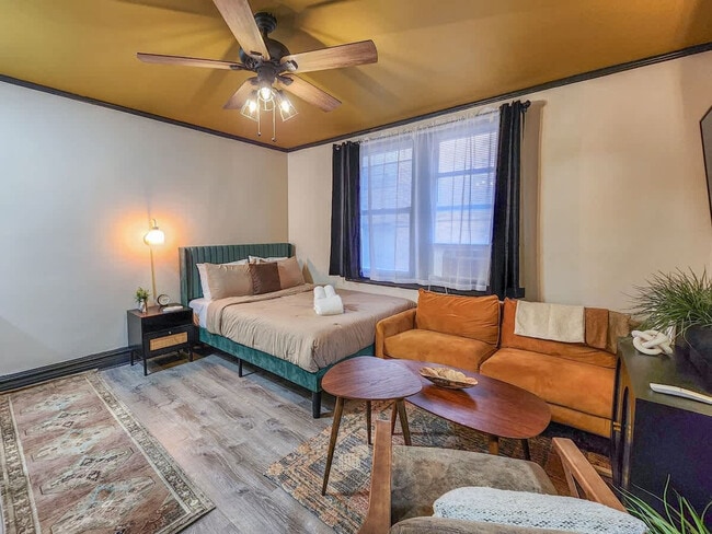 Foto del edificio - 2115 N Sedgwick St