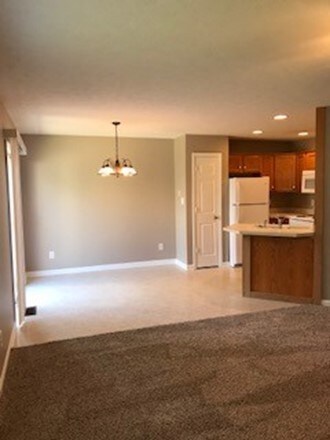 Building Photo - 103 Grassyway Ct