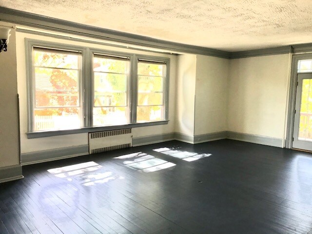 living room - 5 Chateau Thierry Ave
