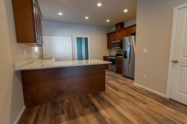 Foto del edificio - Beautiful 4 bedroom Duplex