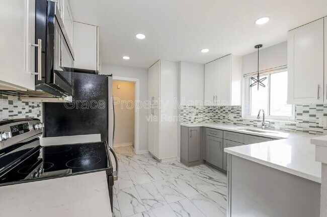 Foto del edificio - 322 N Raleigh St