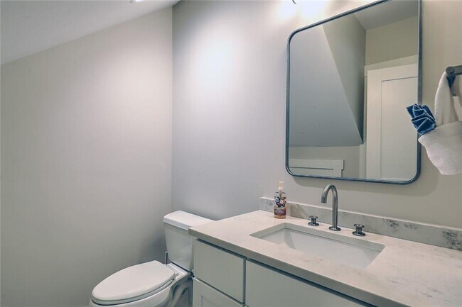 Foto del edificio - 137 Rosebriar Ave