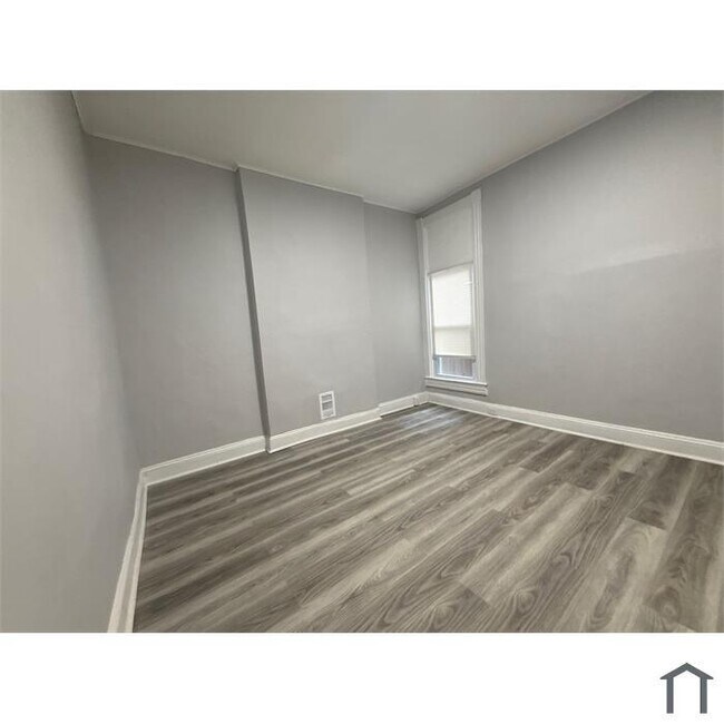 Foto del edificio - 3 Bedroom in 21218