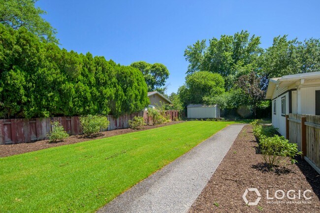 Foto del edificio - Stunning Single Family Home In Excellent L...