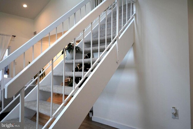Building Photo - 129 Willow Pl